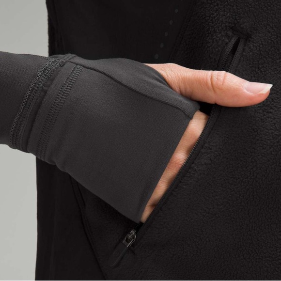 🆕WT! Lululemon Fleece-Lined Running Vest in Black • Woman’s Size 6 - Picture 4 of 10